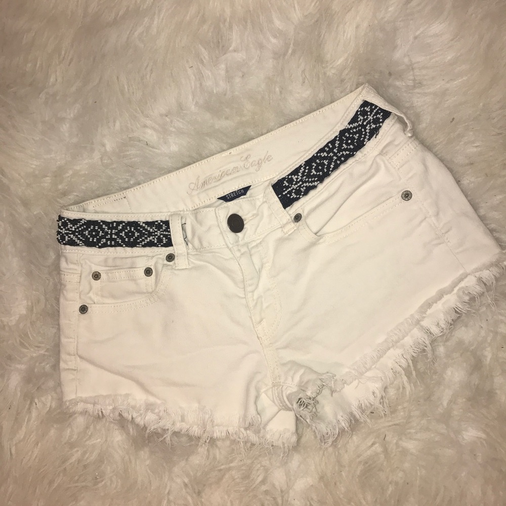 WHITE DENIM SHORT-SHORTS
